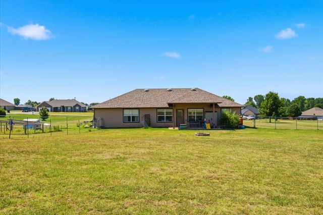 1301 Hillside Terrace, Blanchard, OK 73010