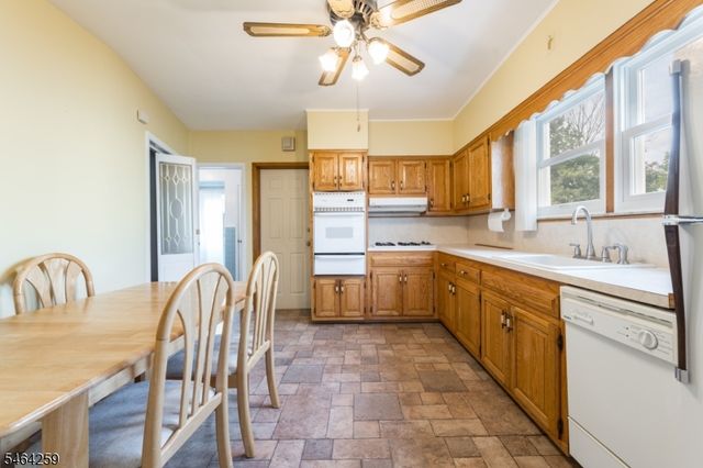 914 Woodlawn Ave, Linden City, NJ 07036