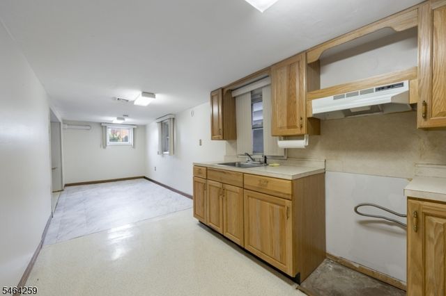914 Woodlawn Ave, Linden City, NJ 07036
