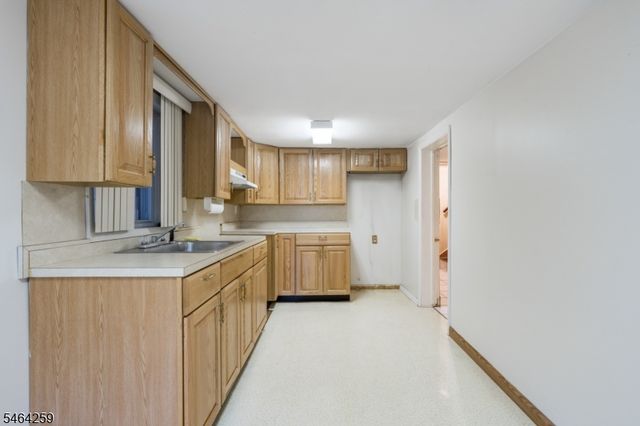 914 Woodlawn Ave, Linden City, NJ 07036