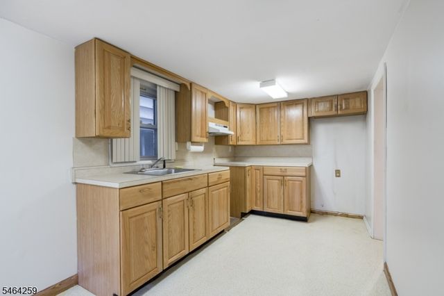 914 Woodlawn Ave, Linden City, NJ 07036