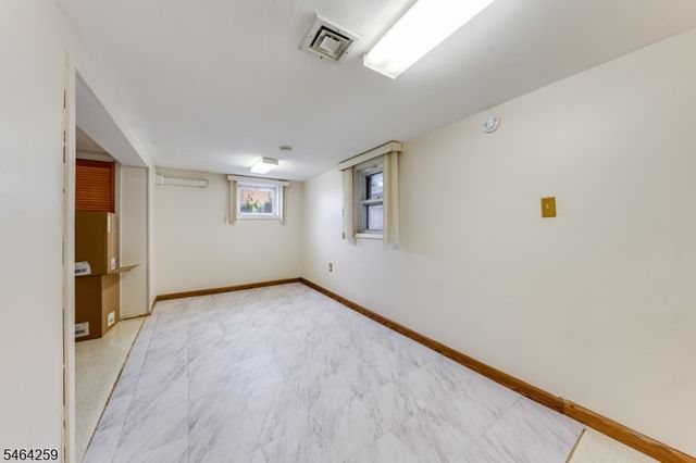 914 Woodlawn Ave, Linden City, NJ 07036
