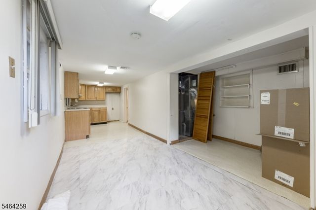 914 Woodlawn Ave, Linden City, NJ 07036