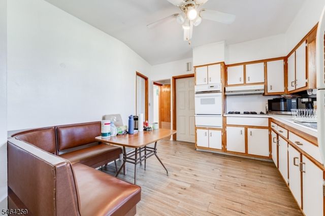 914 Woodlawn Ave, Linden City, NJ 07036