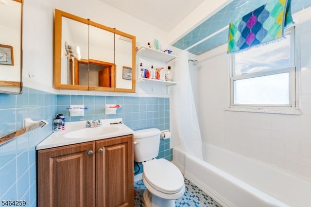 914 Woodlawn Ave, Linden City, NJ 07036