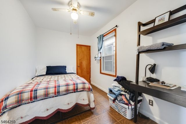 914 Woodlawn Ave, Linden City, NJ 07036