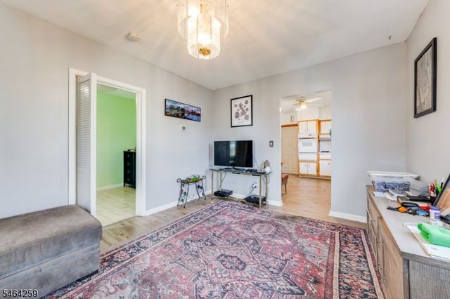 914 Woodlawn Ave, Linden City, NJ 07036