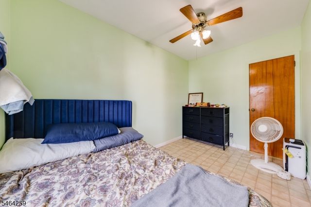 914 Woodlawn Ave, Linden City, NJ 07036