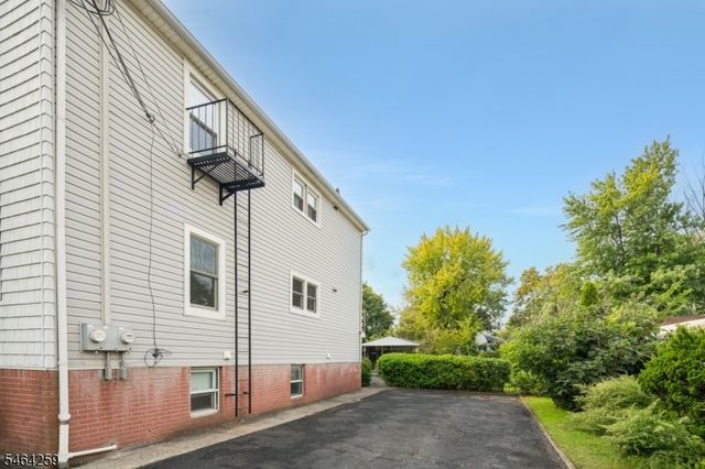 914 Woodlawn Ave, Linden City, NJ 07036