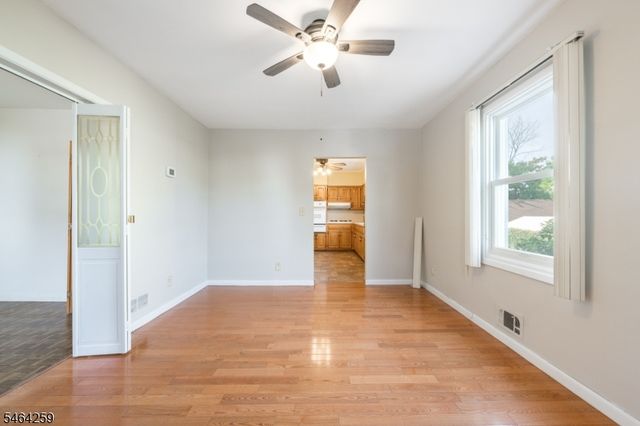 914 Woodlawn Ave, Linden City, NJ 07036