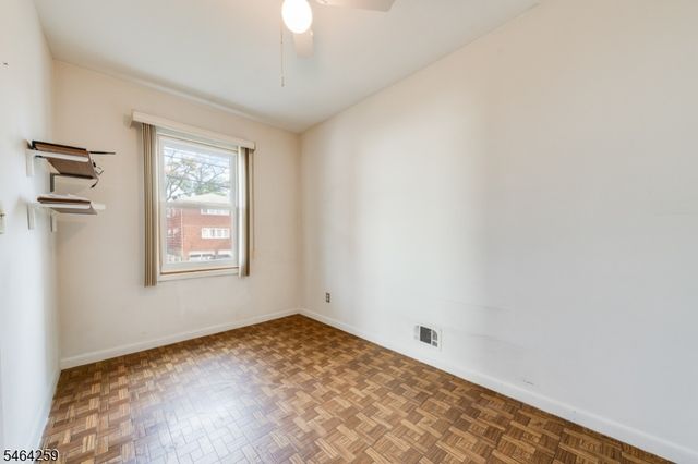 914 Woodlawn Ave, Linden City, NJ 07036