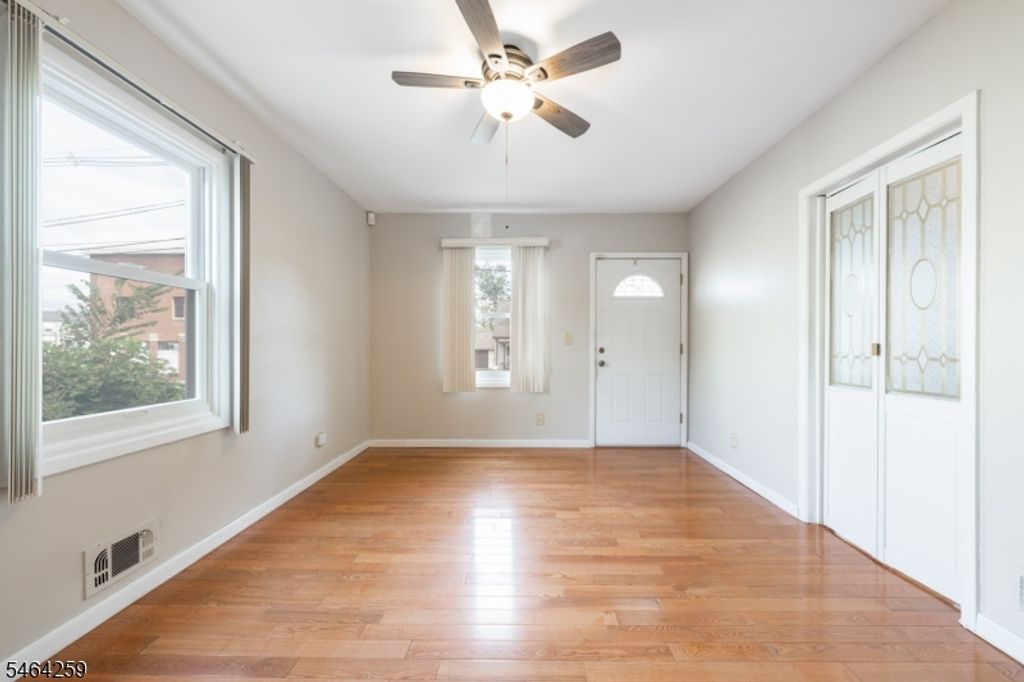 914 Woodlawn Ave, Linden City, NJ 07036 — photo 2