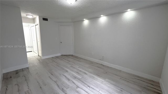 2831 N Oakland Forest Dr 112, Oakland Park, FL 33309