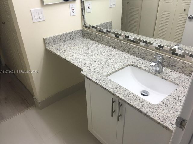 2831 N Oakland Forest Dr 112, Oakland Park, FL 33309