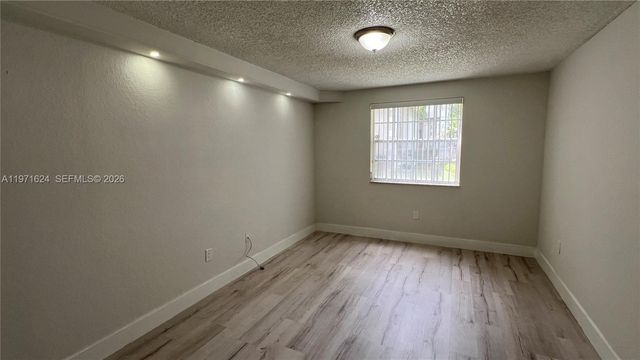 2831 N Oakland Forest Dr 112, Oakland Park, FL 33309