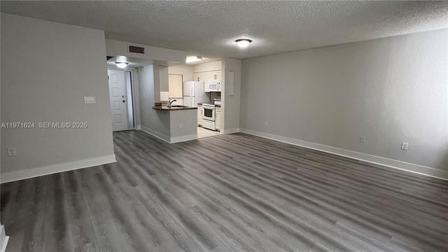 2831 N Oakland Forest Dr 112, Oakland Park, FL 33309