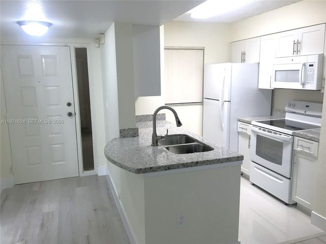 2831 N Oakland Forest Dr 112, Oakland Park, FL 33309