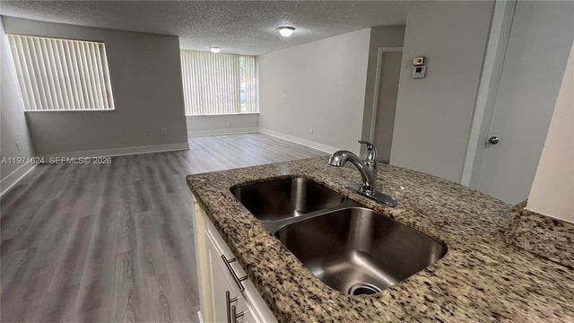 2831 N Oakland Forest Dr 112, Oakland Park, FL 33309
