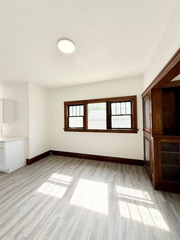 617 E Watrous Avenue, Des Moines, IA 50315