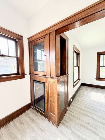 617 E Watrous Avenue, Des Moines, IA 50315