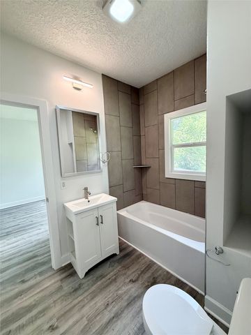 617 E Watrous Avenue, Des Moines, IA 50315