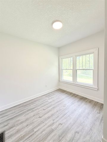 617 E Watrous Avenue, Des Moines, IA 50315