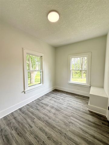 617 E Watrous Avenue, Des Moines, IA 50315