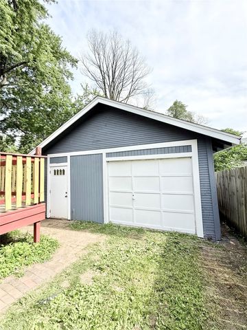 617 E Watrous Avenue, Des Moines, IA 50315