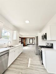 617 E Watrous Avenue, Des Moines, IA 50315