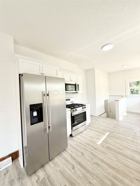 617 E Watrous Avenue, Des Moines, IA 50315