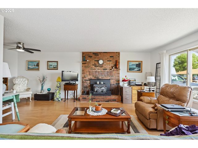 825 MAPLE Dr, Goldendale, WA 98620