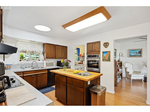 825 MAPLE Dr, Goldendale, WA 98620