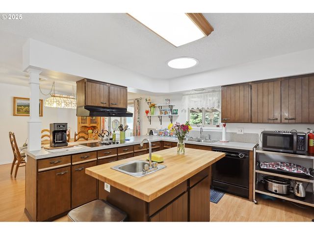 825 MAPLE Dr, Goldendale, WA 98620