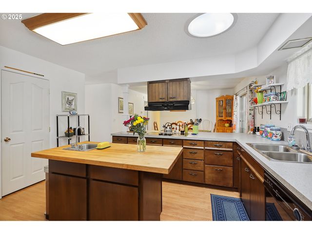 825 MAPLE Dr, Goldendale, WA 98620