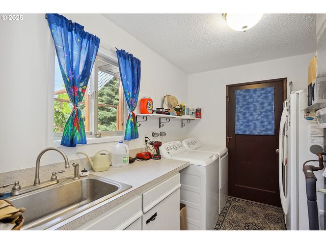 825 MAPLE Dr, Goldendale, WA 98620