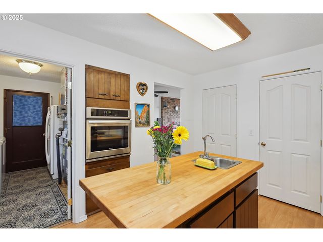 825 MAPLE Dr, Goldendale, WA 98620