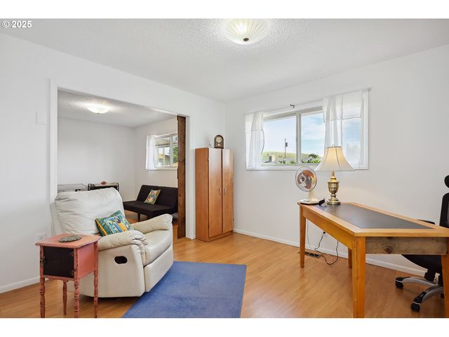 825 MAPLE Dr, Goldendale, WA 98620