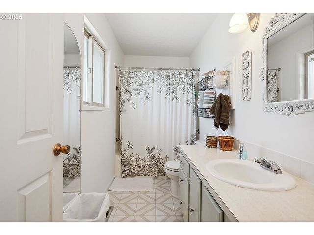 825 MAPLE Dr, Goldendale, WA 98620