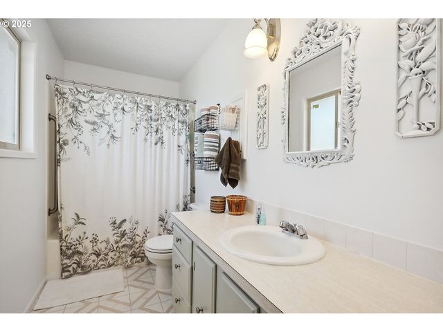 825 MAPLE Dr, Goldendale, WA 98620