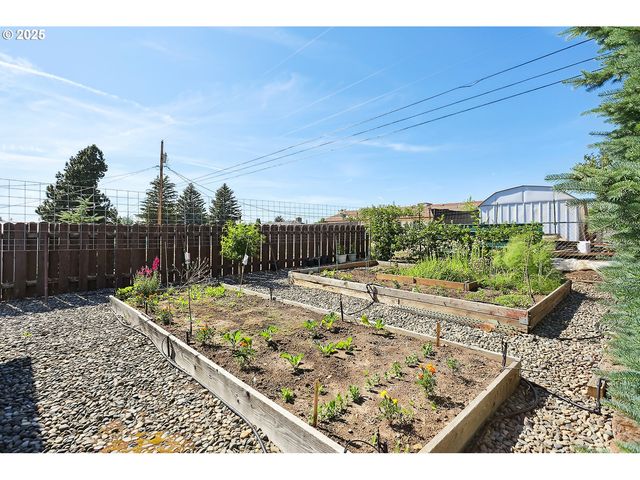 825 MAPLE Dr, Goldendale, WA 98620