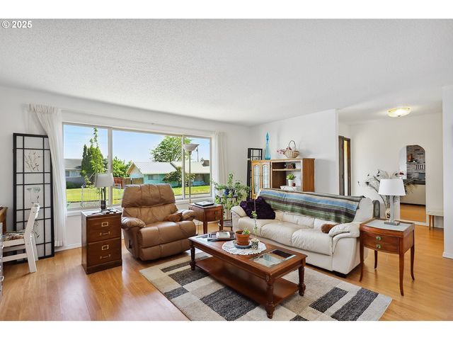 825 MAPLE Dr, Goldendale, WA 98620