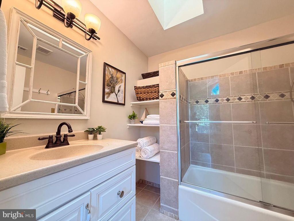 Image 17 of property listing at 953 WINDWHISPER LN, Annapolis, MD 21403