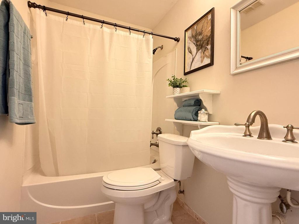 Image 20 of property listing at 953 WINDWHISPER LN, Annapolis, MD 21403