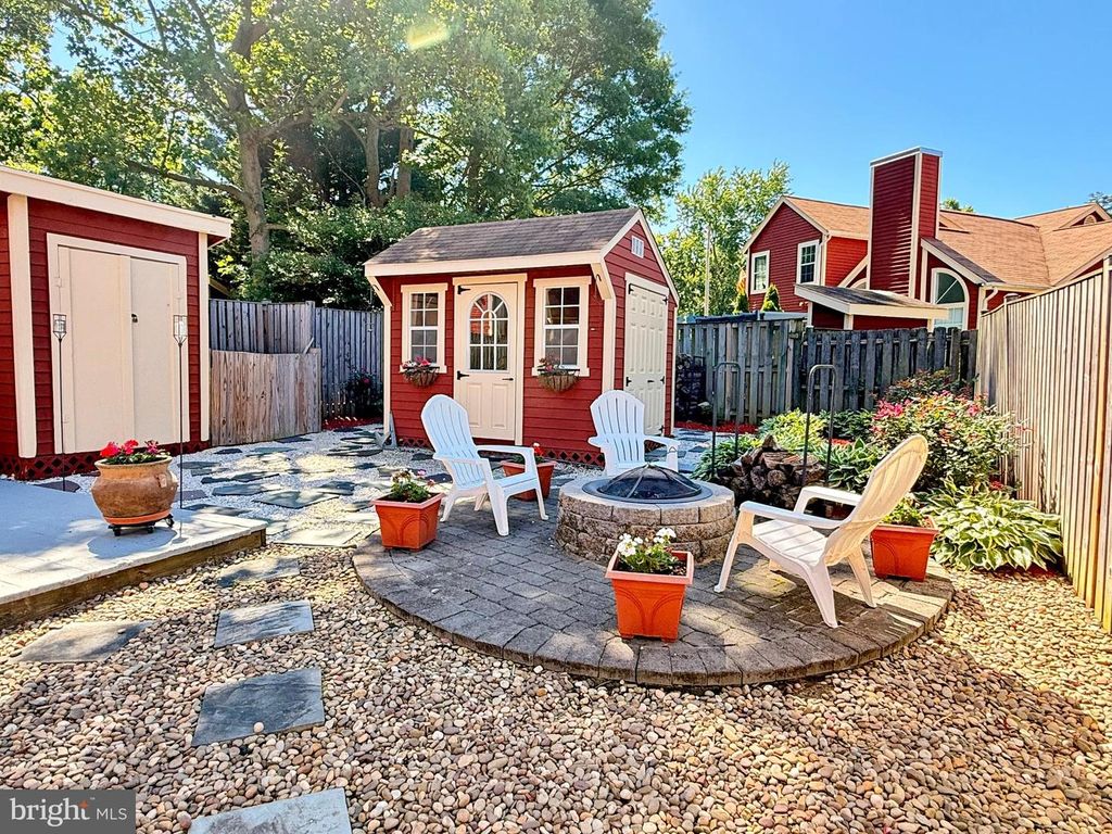 Image 22 of property listing at 953 WINDWHISPER LN, Annapolis, MD 21403