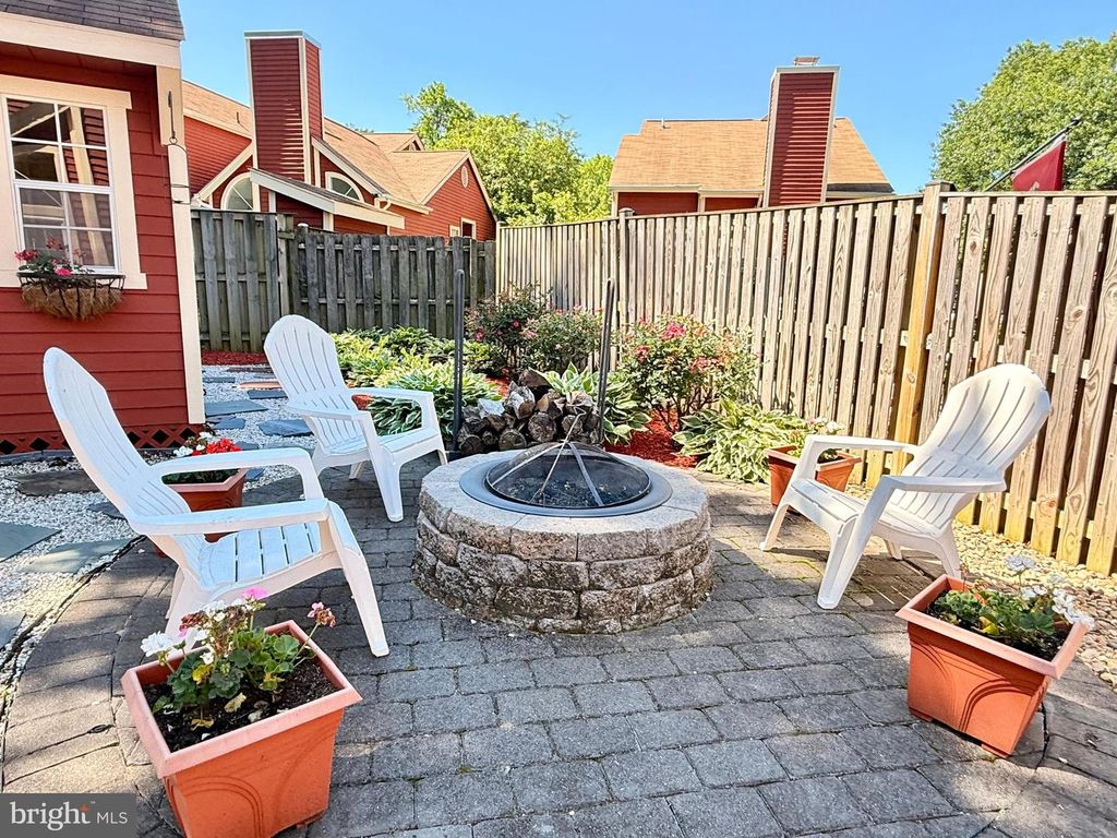 Image 24 of property listing at 953 WINDWHISPER LN, Annapolis, MD 21403