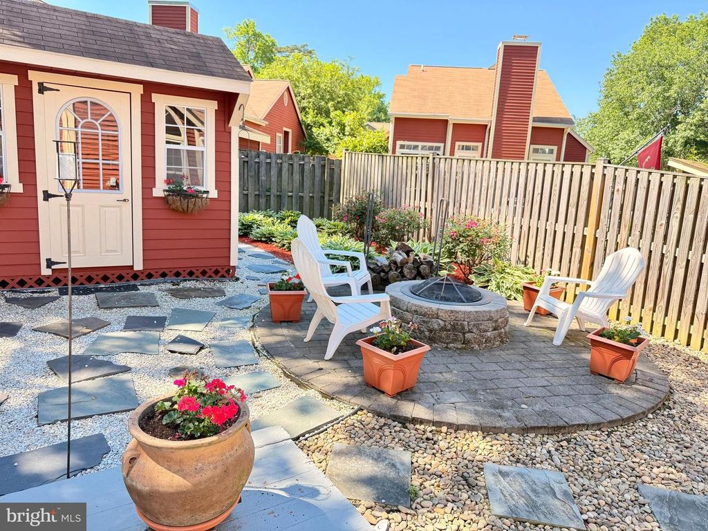 Image 25 of property listing at 953 WINDWHISPER LN, Annapolis, MD 21403