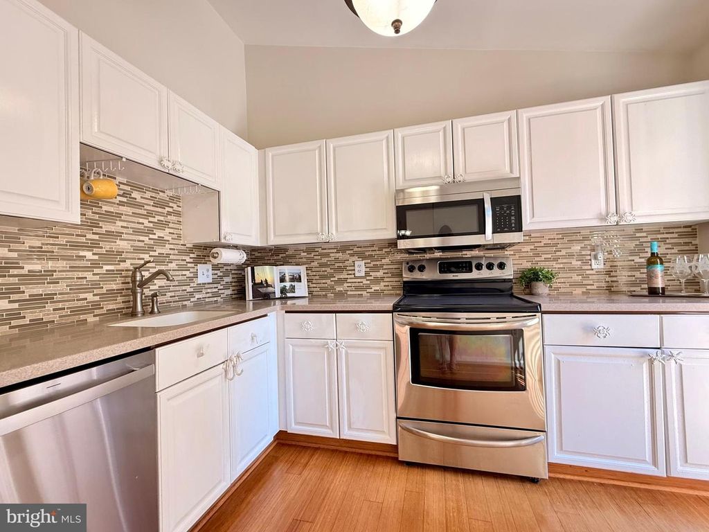 Image 5 of property listing at 953 WINDWHISPER LN, Annapolis, MD 21403
