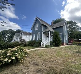 72 Willetts Avenue, New London, CT 06320