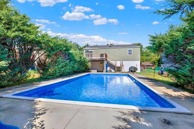 145 Easy St, Latrobe, PA 15650