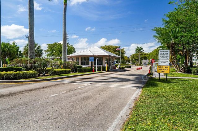 408 Southampton A 408, West Palm Beach, FL 33417